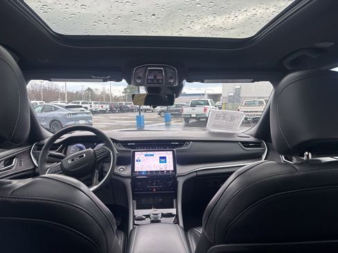 Used 2024 Jeep Grand Cherokee L Limited w/ Luxury Tech Group II image 19