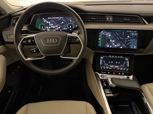 Used 2023 Audi e-tron Premium Plus w/ Premium Plus Package AWD/4WD image 31