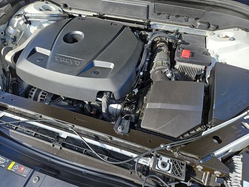 Used 2021 Volvo XC60 T6 R-Design image 28