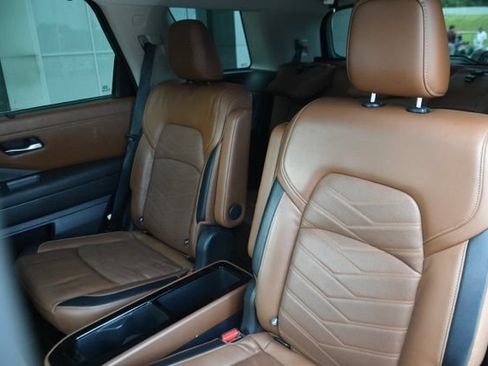 Used 2023 Nissan Pathfinder Platinum FWD image 16