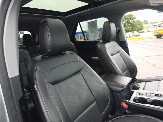 Used 2021 Ford Explorer Limited w/ Equipment Group 301A AWD/4WD image 41
