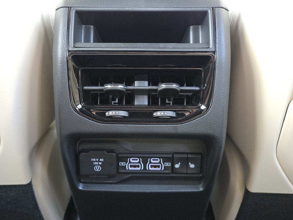 Used 2025 Jeep Grand Cherokee Limited RWD image 17