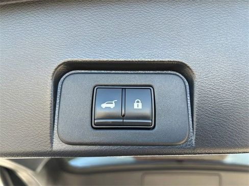 Used 2023 Nissan Rogue SV w/ SV Premium B Package FWD image 16