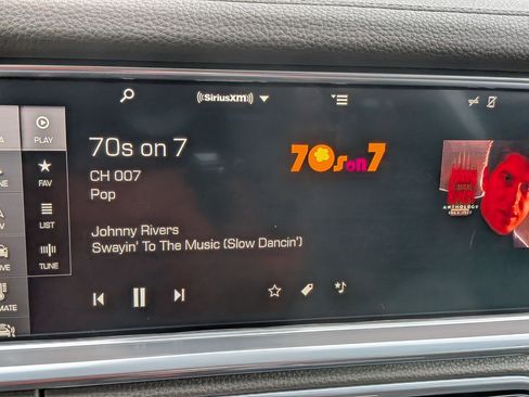 Used 2017 Porsche Panamera 4 image 21