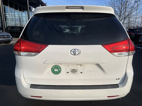Used 2012 Toyota Sienna LE image 6