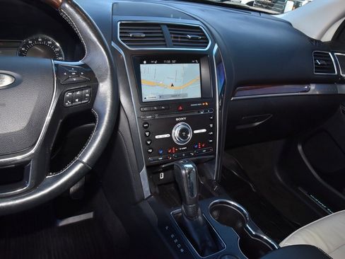 Used 2017 Ford Explorer Platinum image 27