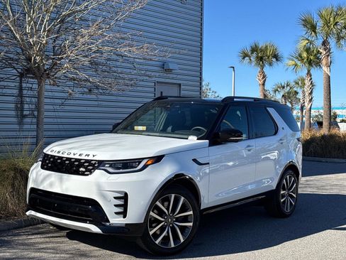 New 2025 Land Rover Discovery Dynamic SE image 1