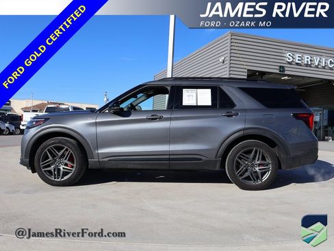 Certified 2025 Ford Explorer ST-Line w/ ST-Line Street Pack image 2