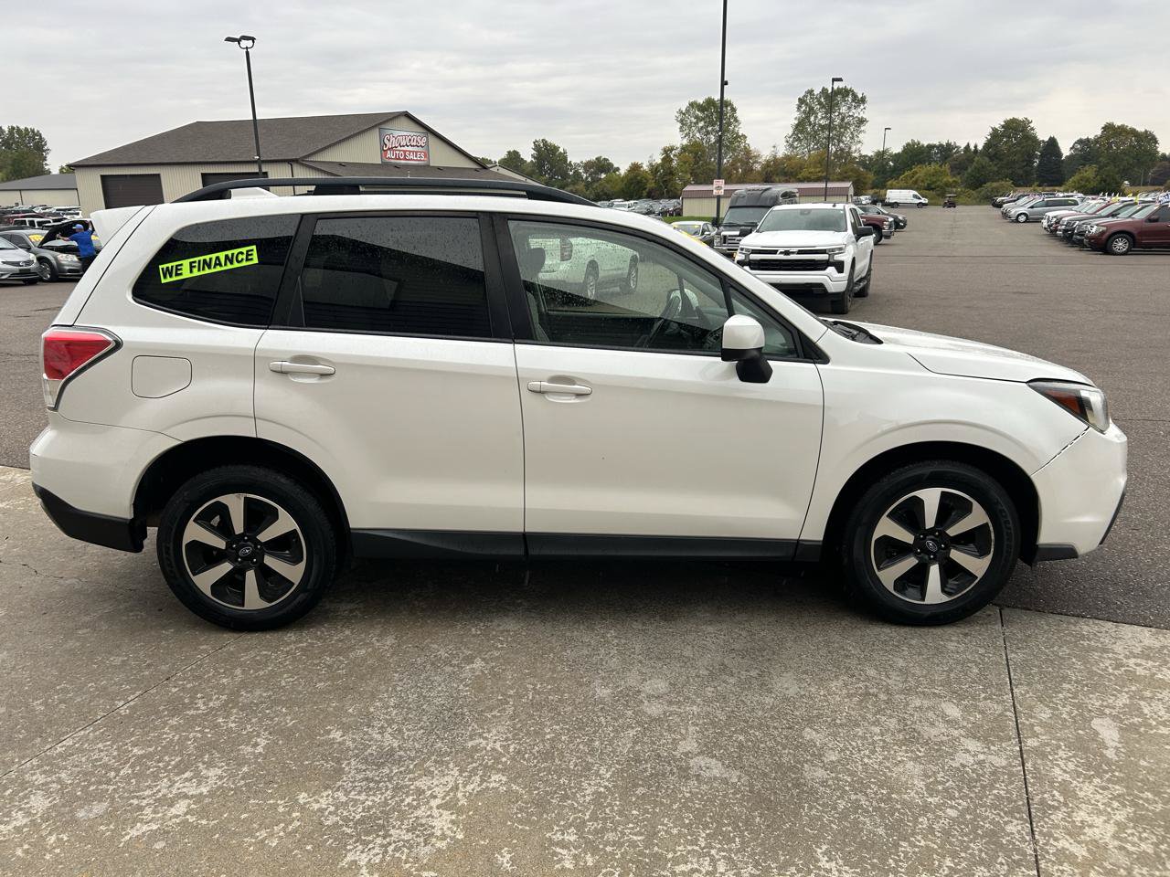 Used 2017 Subaru Forester 2.5i Premium w/ All-Weather Package AWD/4WD image 4