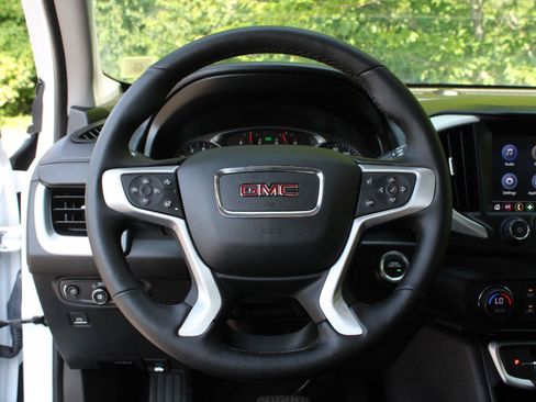 Used 2024 GMC Terrain SLT w/ Elevation Edition AWD/4WD image 10