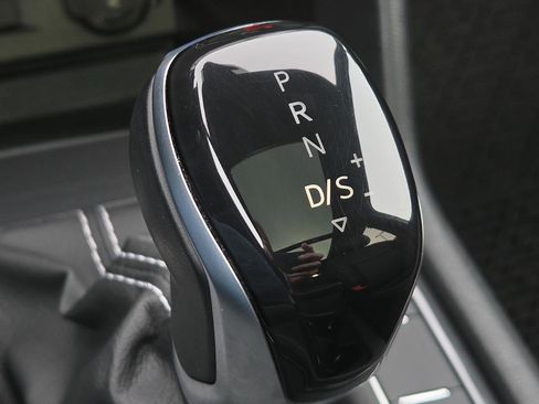 Used 2023 Volkswagen Tiguan SE R-Line image 34