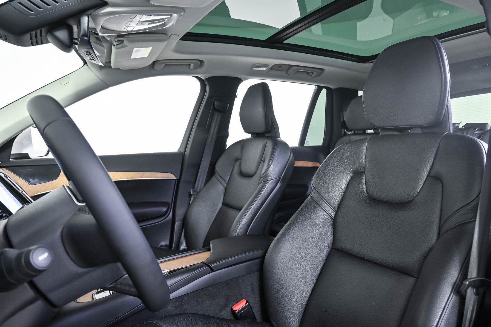 Certified 2023 Volvo XC90 B6 Plus AWD/4WD image 5