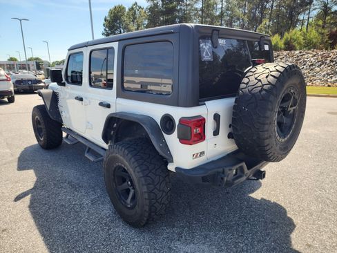 Used 2018 Jeep Wrangler Unlimited Sahara image 8