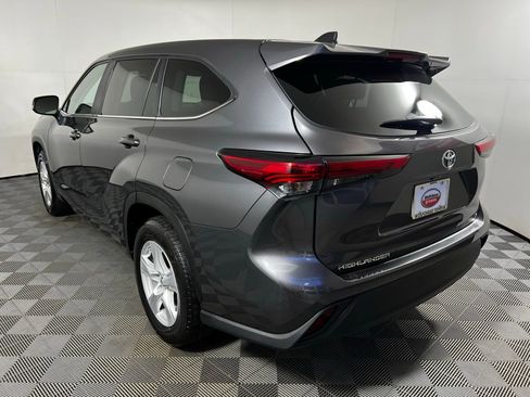 Used 2023 Toyota Highlander LE image 7