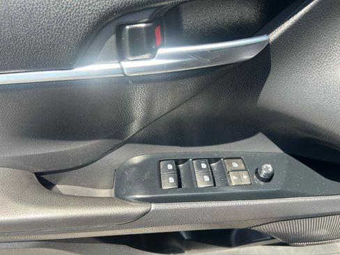 Used 2018 Toyota Camry SE FWD image 16