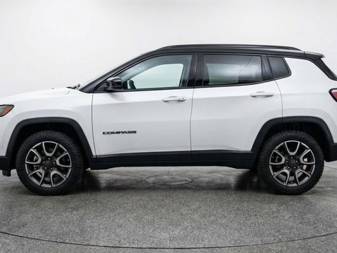 Used 2025 Jeep Compass Trailhawk image 5