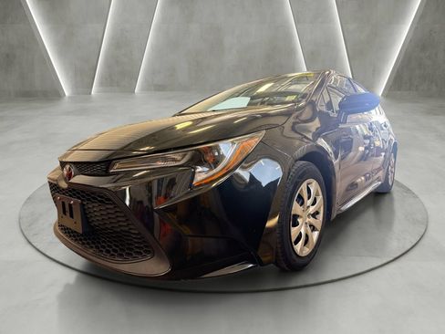 Used 2021 Toyota Corolla LE FWD image 3