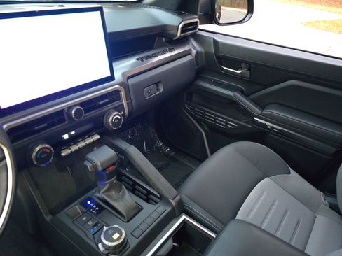 Certified 2025 Toyota Tacoma TRD Sport image 22