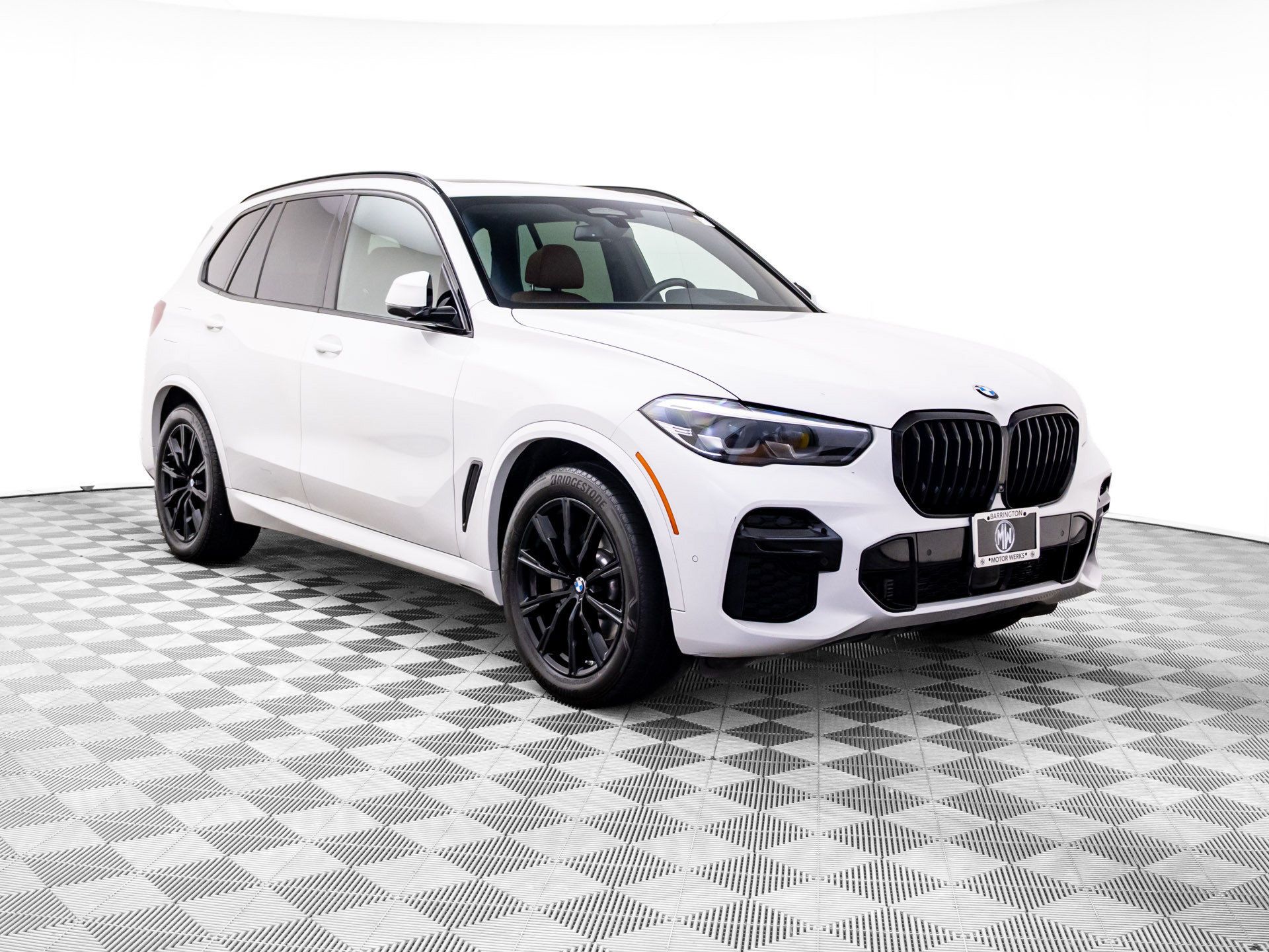 Certified 2022 BMW X5 xDrive40i w/ M Sport Package AWD/4WD image 8