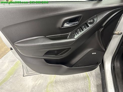 Used 2017 Chevrolet Trax LT w/ Sun & Sound Package image 25