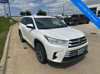 Used 2018 Toyota Highlander LE AWD/4WD video 1