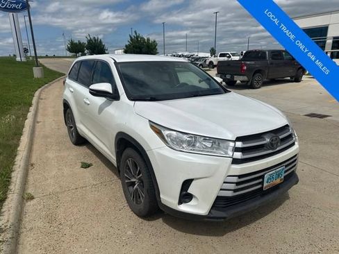 Used 2018 Toyota Highlander LE AWD/4WD image 1