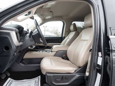 Used 2023 Ford Expedition Max XLT image 14