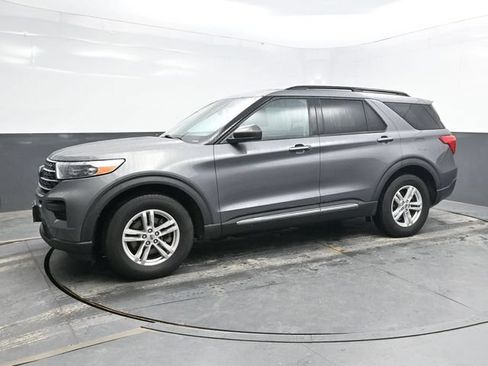 Used 2021 Ford Explorer XLT AWD/4WD image 3