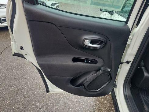 Used 2021 Jeep Renegade Sport FWD image 13