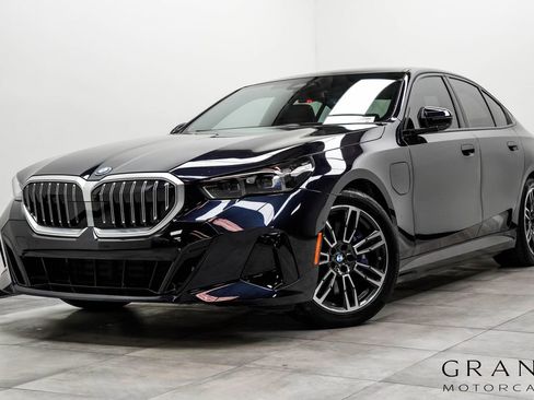 Used 2026 BMW 550e xDrive AWD/4WD image 1