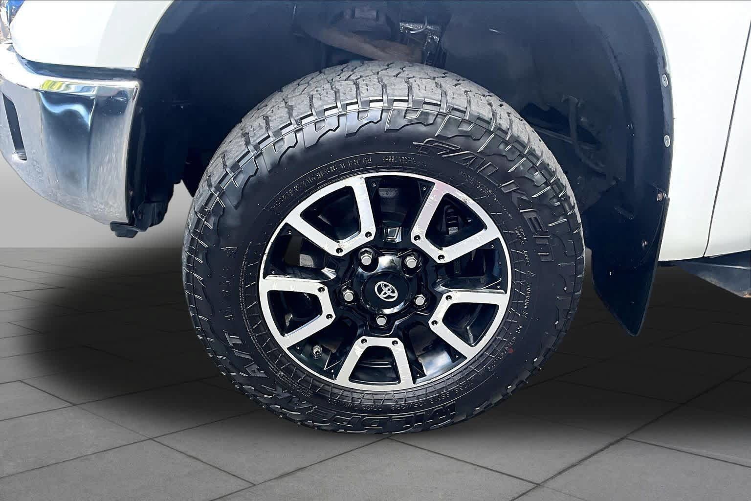 Used 2015 Toyota Tundra SR5 w/ TRD Off Road Package AWD/4WD image 10