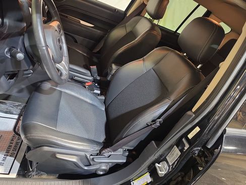Used 2017 Jeep Compass Latitude AWD/4WD image 13