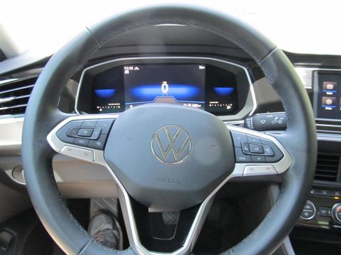 Used 2022 Volkswagen Jetta SE image 49