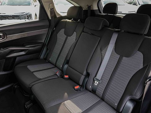 Certified 2025 Kia Sorento LX image 22