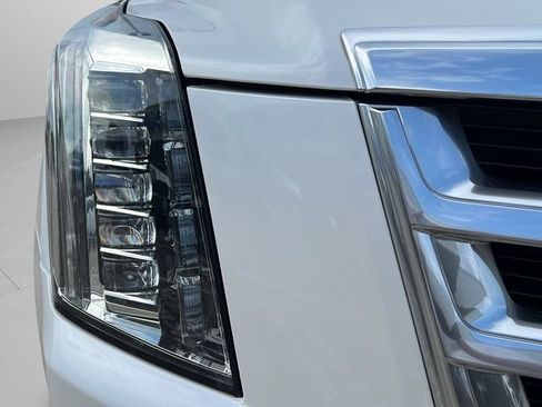 Used 2018 Cadillac Escalade 2WD image 30
