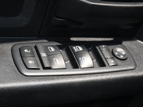 Used 2017 RAM 1500 Express RWD image 10