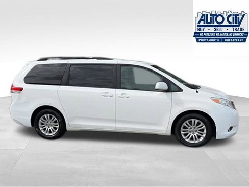Used 2014 Toyota Sienna XLE FWD image 17