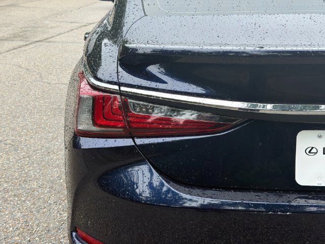 Used 2022 Lexus ES 350 Ultra Luxury w/ Accessory Package 2 FWD image 8
