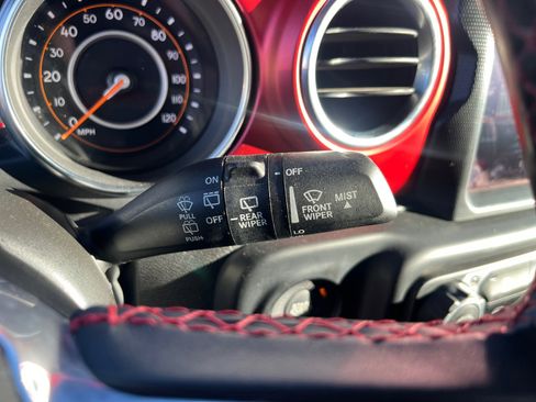 Used 2023 Jeep Wrangler Rubicon image 11