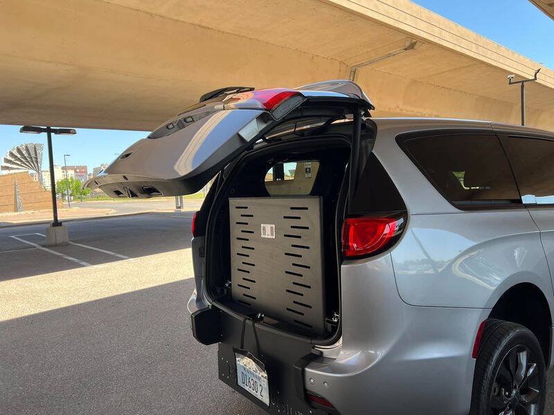 Used 2018 Chrysler Pacifica Touring Plus w/ S Appearance Package FWD image 50