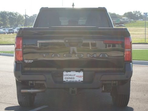 Used 2024 Toyota Tacoma SR image 3