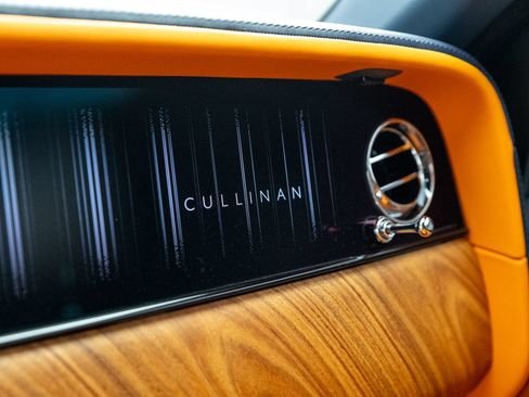Used 2025 Rolls-Royce Cullinan AWD/4WD image 44