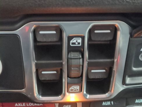 Certified 2024 Jeep Wrangler Willys image 22