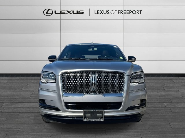 Used 2024 Lincoln Navigator Reserve AWD/4WD image 2