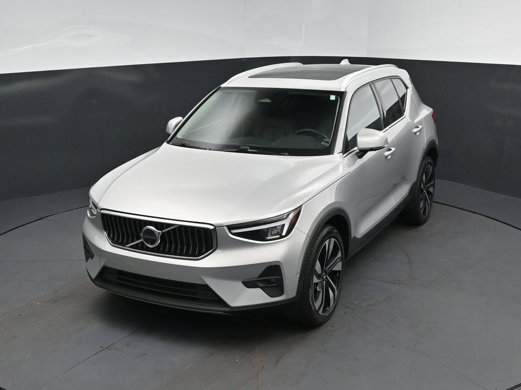 Used 2025 Volvo XC40 B5 Plus AWD/4WD image 30
