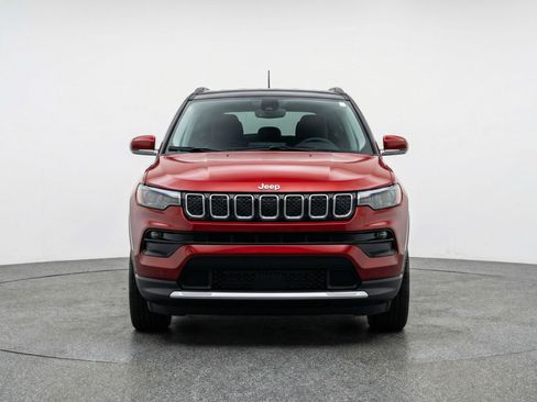Used 2025 Jeep Compass Limited image 2