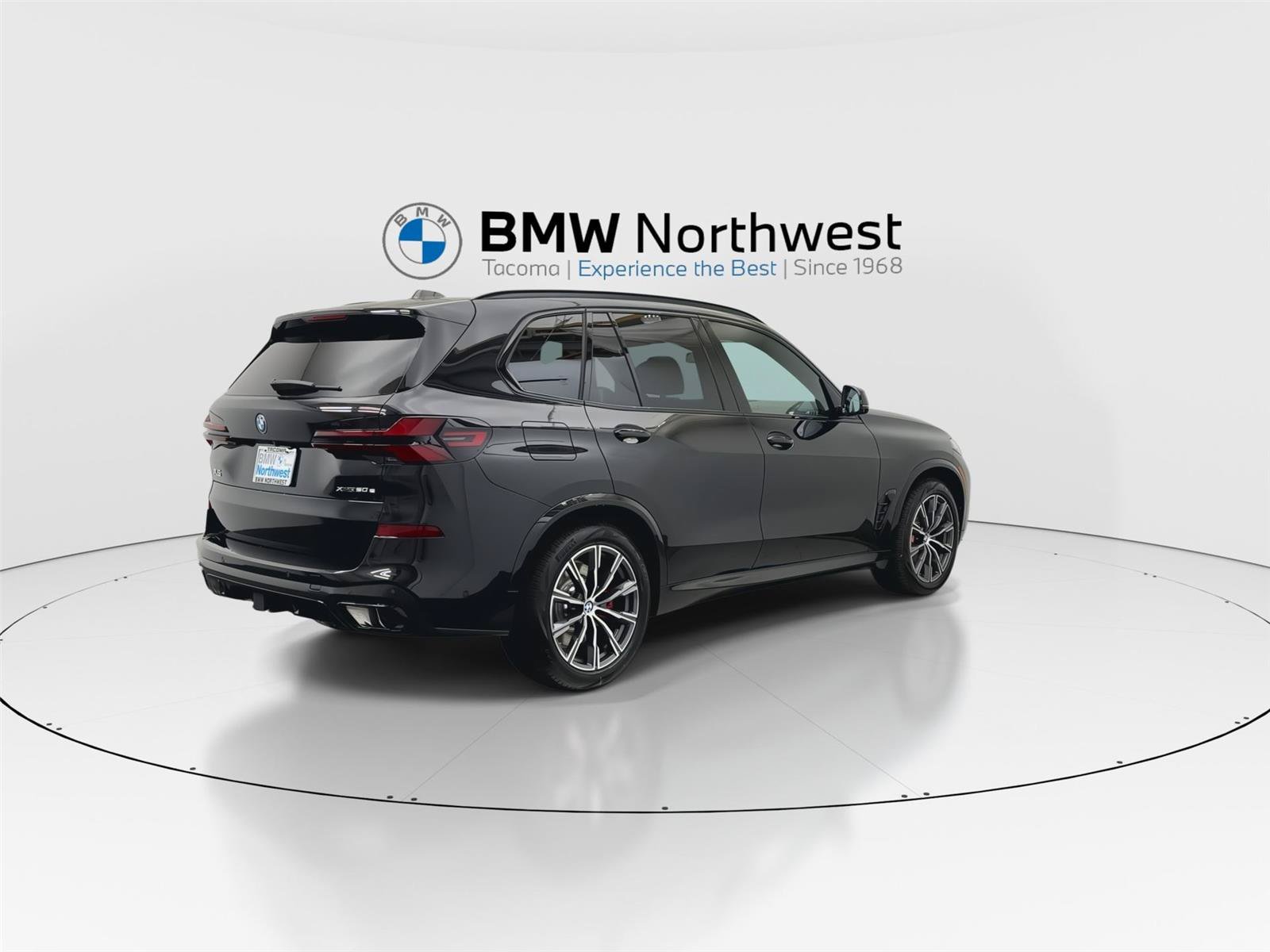 New 2026 BMW X5 xDrive50e w/ M Sport Package AWD/4WD image 3