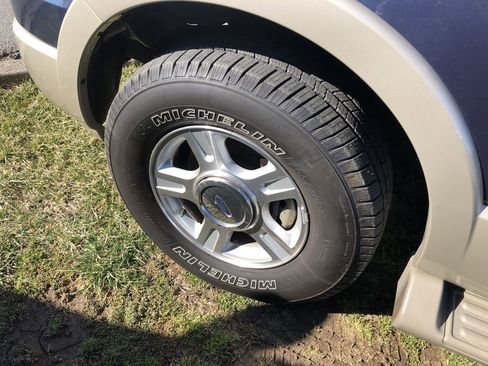 Used 2005 Ford Expedition King Ranch image 2