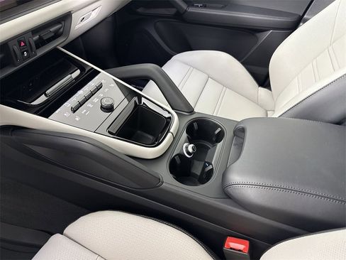 New 2026 Porsche Cayenne GTS image 32