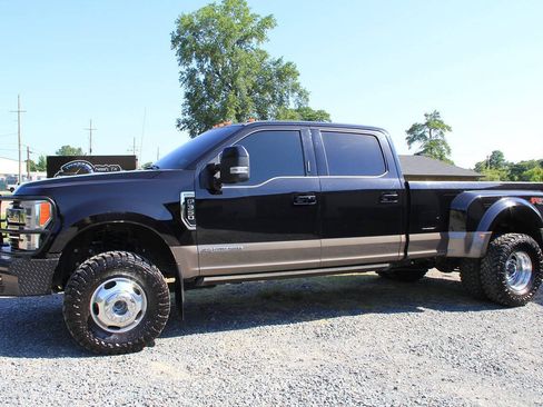 Used 2019 Ford F350 King Ranch w/ King Ranch Ultimate Package AWD/4WD image 3